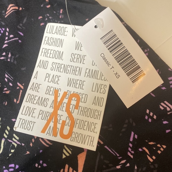 NWT LuLaRoe Classic T size XS - Picture 8 of 10